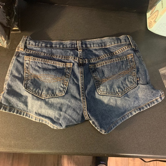 #1220 Abercrombie & Fitch Jean shorts - Picture 3 of 4